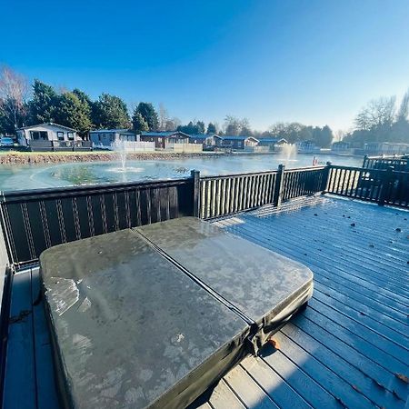 Loki'S Retreat Lodge With Hot Tub York Eksteriør bilde