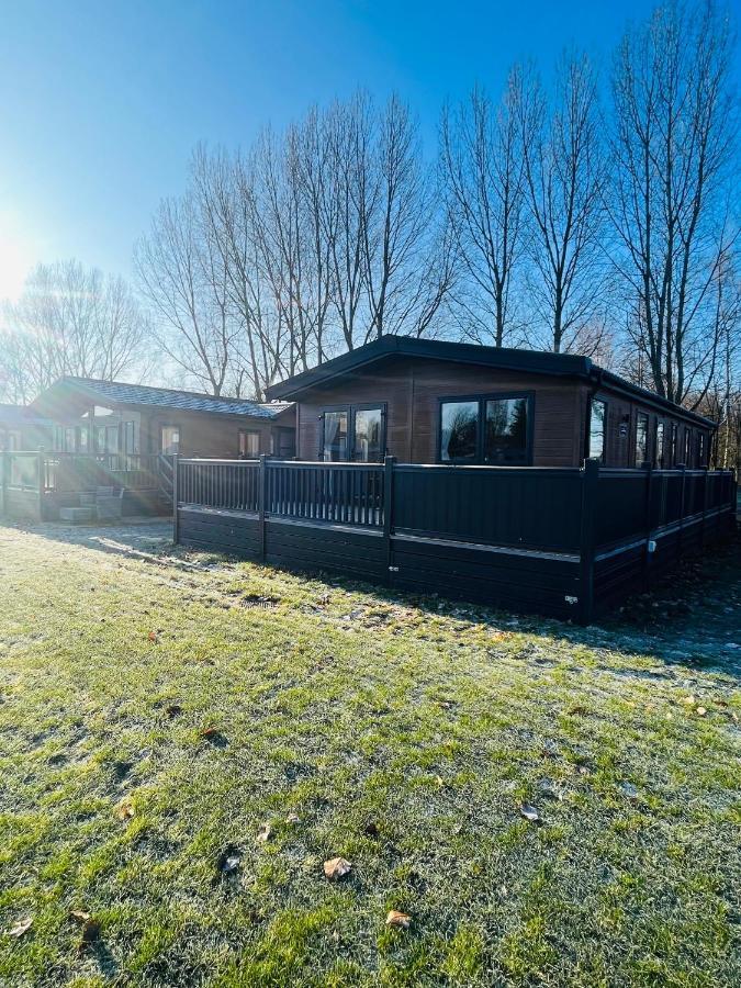 Loki'S Retreat Lodge With Hot Tub York Eksteriør bilde