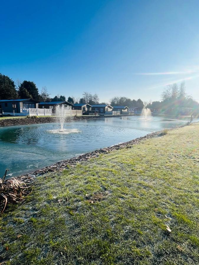 Loki'S Retreat Lodge With Hot Tub York Eksteriør bilde