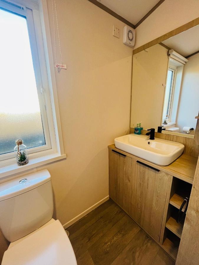 Loki'S Retreat Lodge With Hot Tub York Eksteriør bilde
