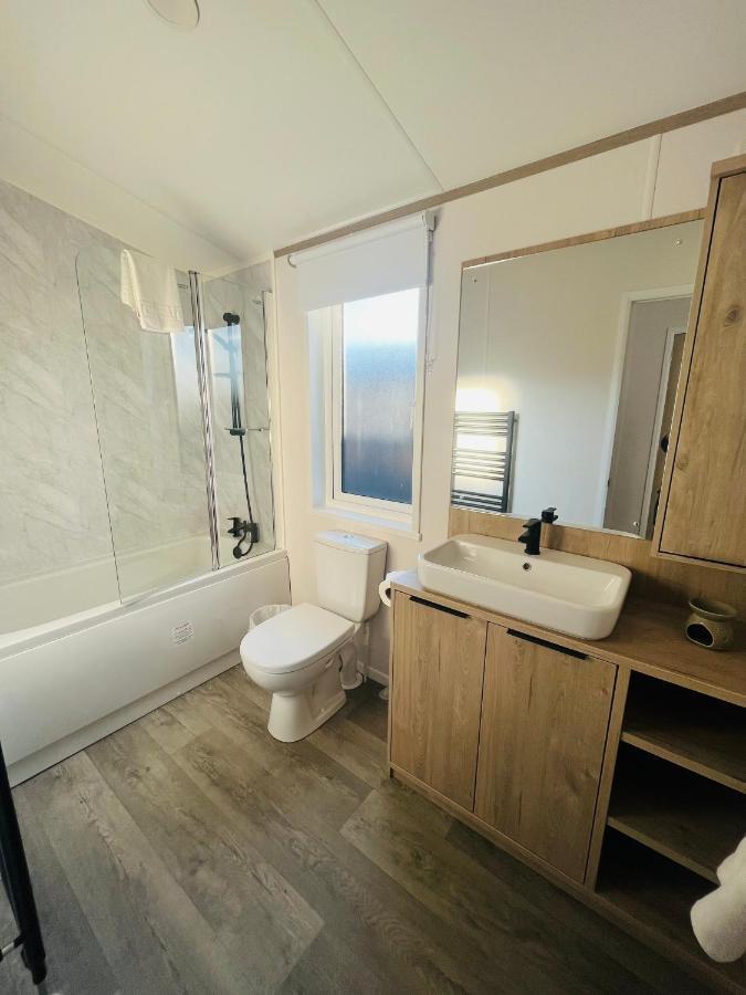 Loki'S Retreat Lodge With Hot Tub York Eksteriør bilde